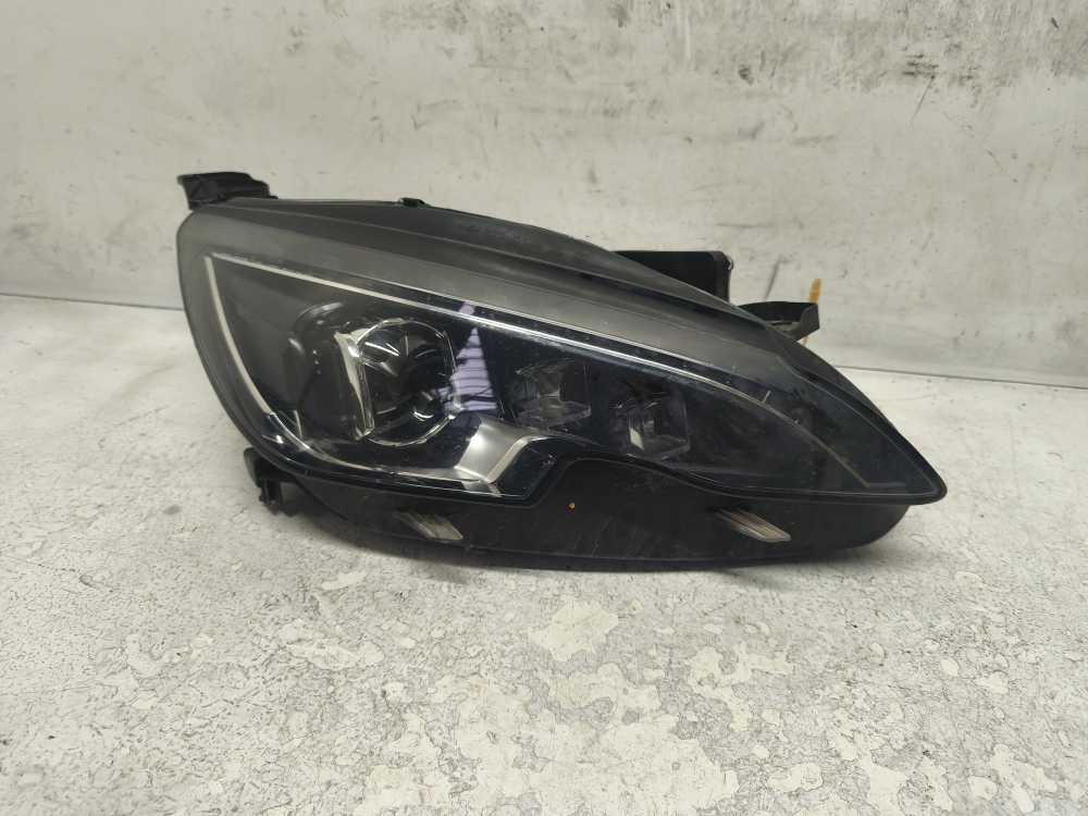 PHARE DROIT PEUGEOT - Vue 1